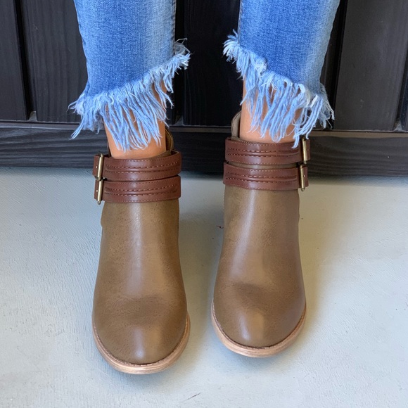 Colorblock Buckle Cut Out Ankle Chic Booties - Picture 2 of 6